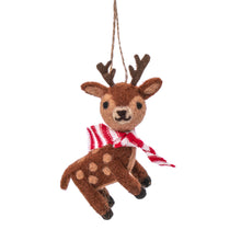 Retro reindeer felt decoration