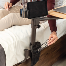 Swivel overbed table
