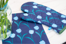Chelsea tulip quilted gauntlet - navy