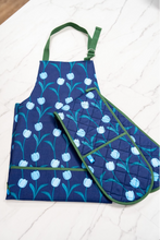 Chelsea tulip cotton apron with pocket